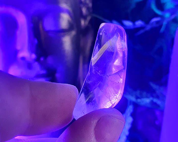 Cristal Powelite  Polido (Brilha na Luz Negra UV) RARO 9g