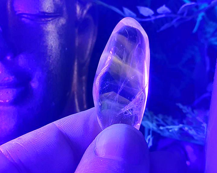 Cristal Powelite  Polido (Brilha na Luz Negra UV) RARO 9g