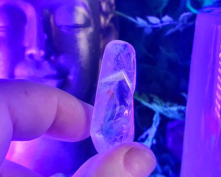 Cristal Powelite  Polido (Brilha na Luz Negra UV) RARO 9g