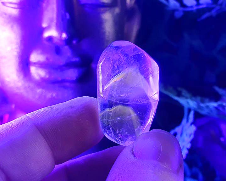 Cristal Powelite  Polido (Brilha na Luz Negra UV) RARO 10g