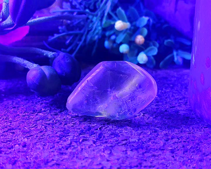 Cristal Powelite  Polido (Brilha na Luz Negra UV) RARO 10g