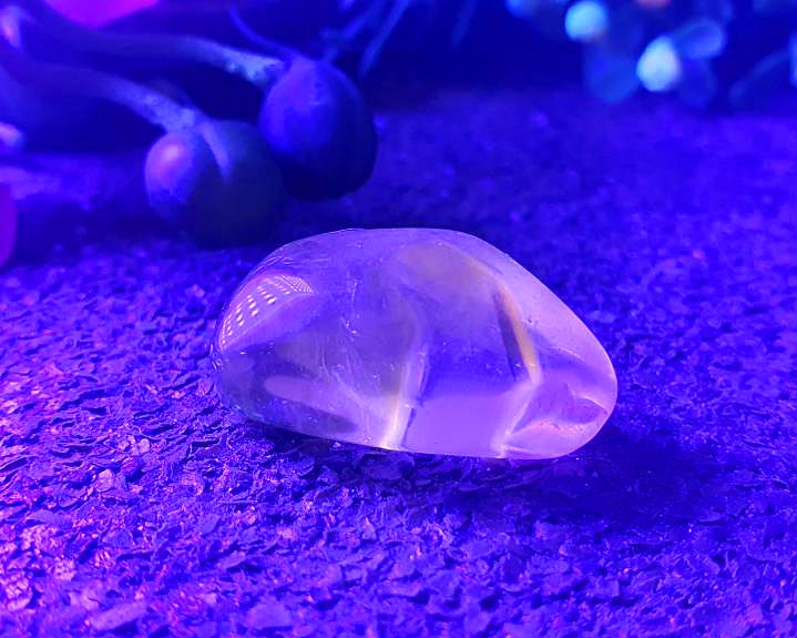 Cristal Powelite  Polido (Brilha na Luz Negra UV) RARO 10g