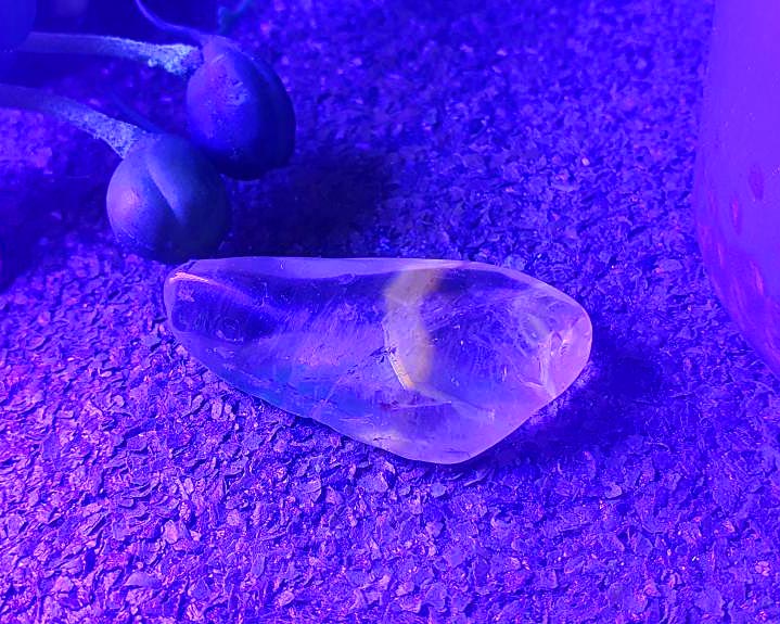 Cristal Powelite  Polido (Brilha na Luz Negra UV) RARO 10g