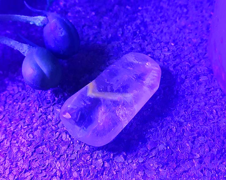 Cristal Powelite  Polido (Brilha na Luz Negra UV) RARO 10g