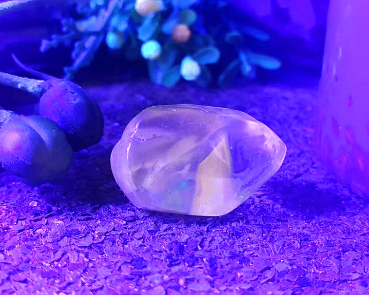 Cristal Powelite  Polido (Brilha na Luz Negra UV) RARO 10g