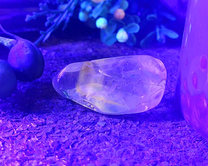 Cristal Powelite  Polido (Brilha na Luz Negra UV) RARO 12g