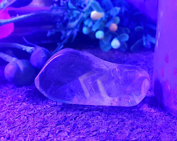 Cristal Powelite  Polido (Brilha na Luz Negra UV) RARO 13g