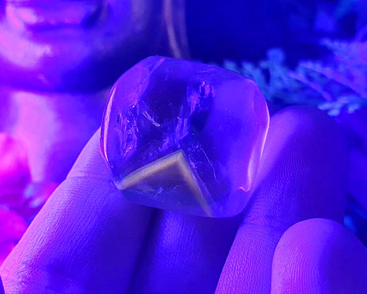 Cristal Powelite  Polido (Brilha na Luz Negra UV) RARO 14g