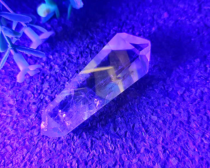 Cristal Powelite Biterminado (Brilha na Luz Negra UV) RARO 18g