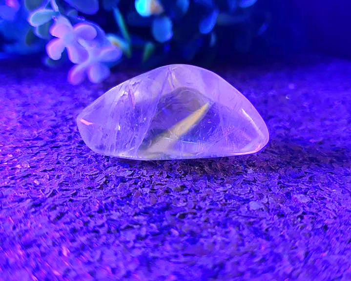 Cristal Powelite Polido (Brilha na Luz Negra UV) RARO 13g
