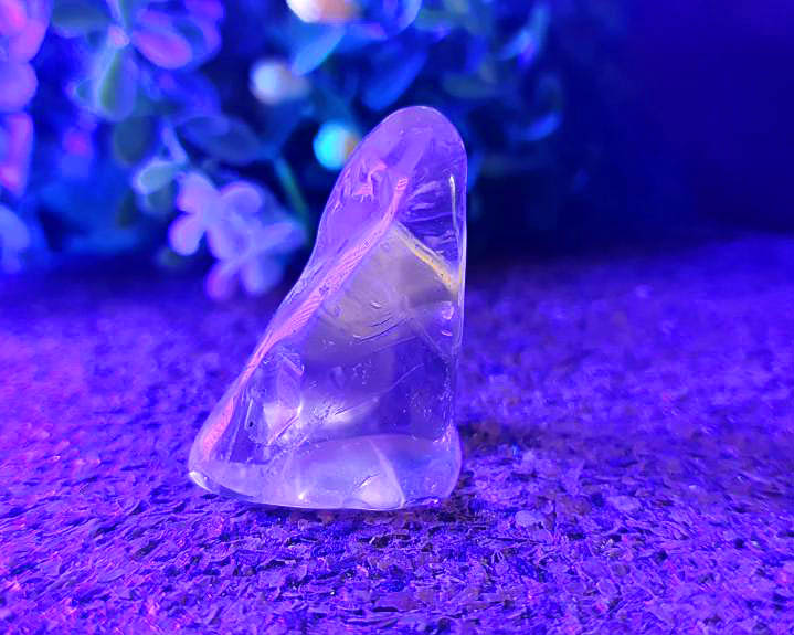 Cristal Powelite Polido (Brilha na Luz Negra UV) RARO 19g