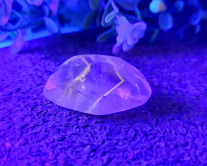 Cristal Powelite Polido (Brilha na Luz Negra UV) RARO 13g