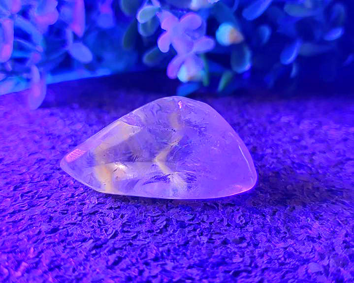 Cristal Powelite Polido (Brilha na Luz Negra UV) RARO 15g