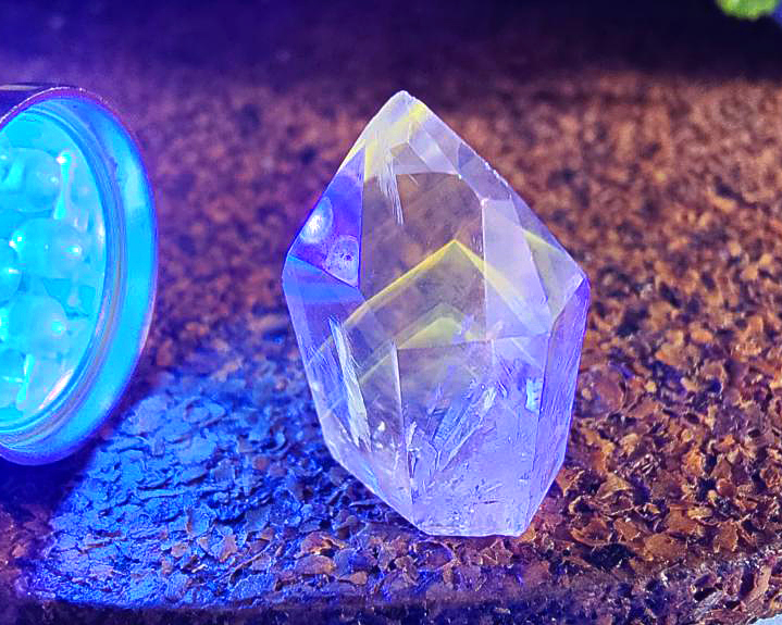 Ponta de Cristal Powelite (Brilha na Luz Negra UV) RARO 13g