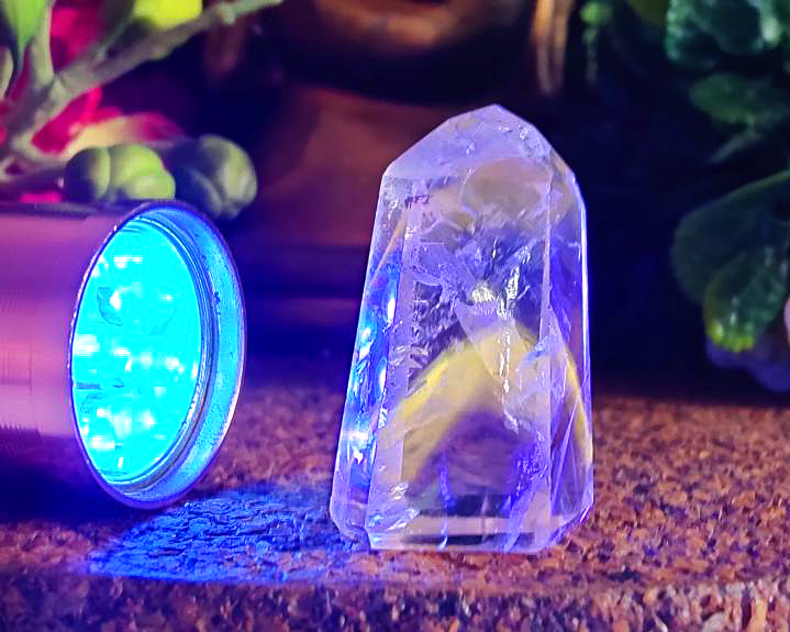 Ponta de Cristal Powelite (Brilha na Luz Negra UV) RARO  17g