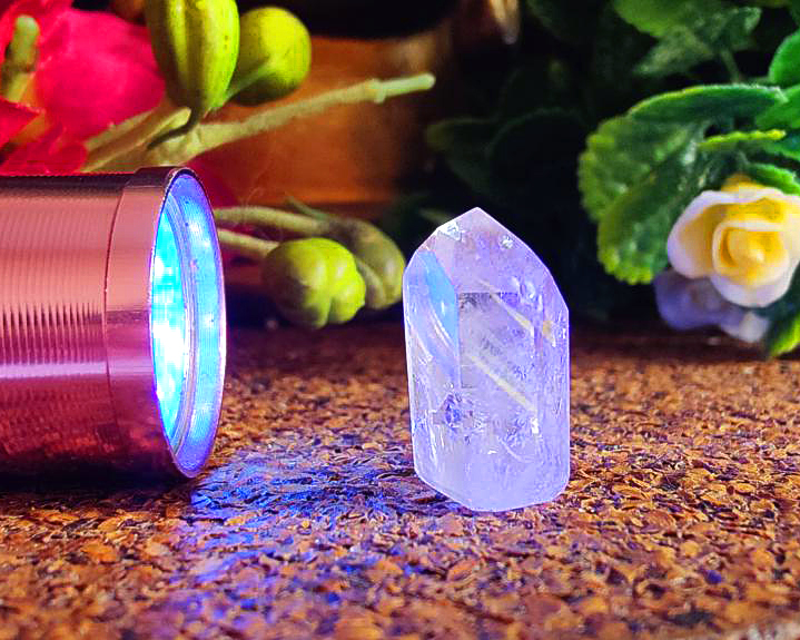 Ponta de Cristal Powelite (Brilha na Luz Negra UV) RARO 7g